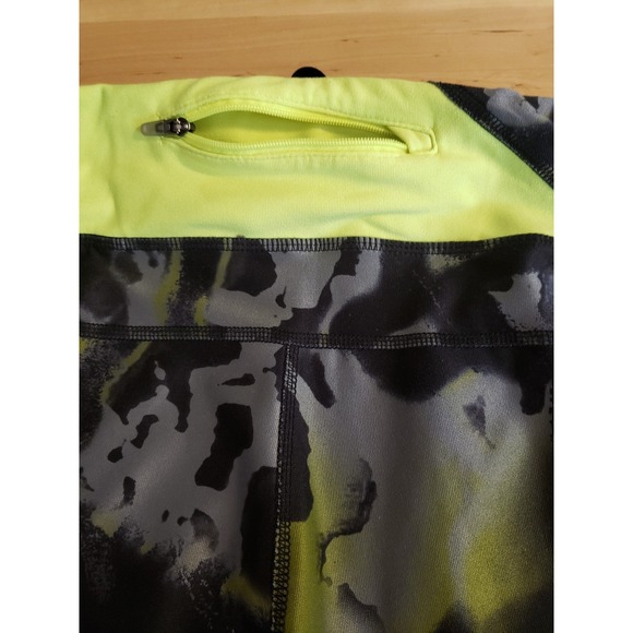 Nike women's Legging. Size large - Picture 9 of 10